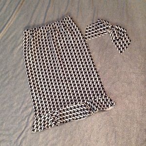 Little girl's flounced skirt.